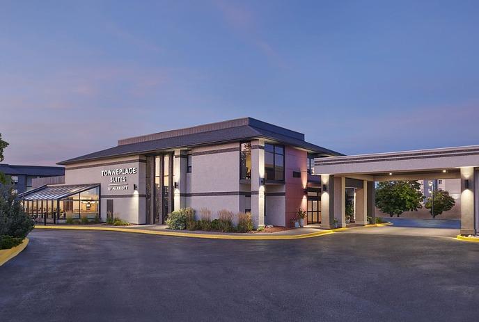 The exterior entrance view of  TownePlace Suites By Marriott London hotel, located in London, Ontario